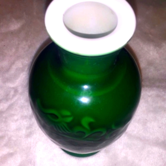 🌿💚🌿 Delightful Vintage 80's Avon Petite Forest Green Faux Jade Fragrance Vase - Picture 10 of 15